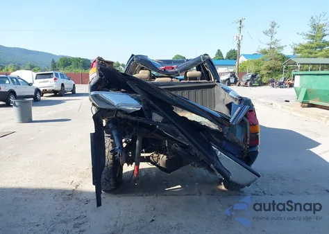 2005 GMC Sierra K2500 Heavy Duty from USA, damaged, VIN 1GTHK232X5F827255